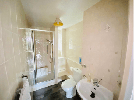 20 Springwood Hall Close